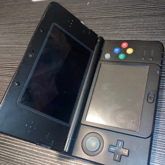 No charger but everything comes as shown and the stick in it - Picture 1 of 7